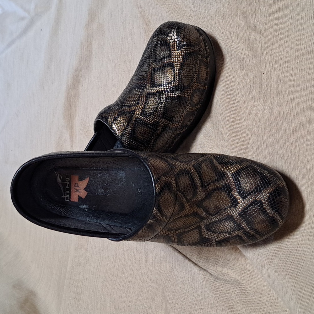 Dansko XP Professional Clog Reptile Nursing Patent Leather Snake Skin Sz 9 EU 39